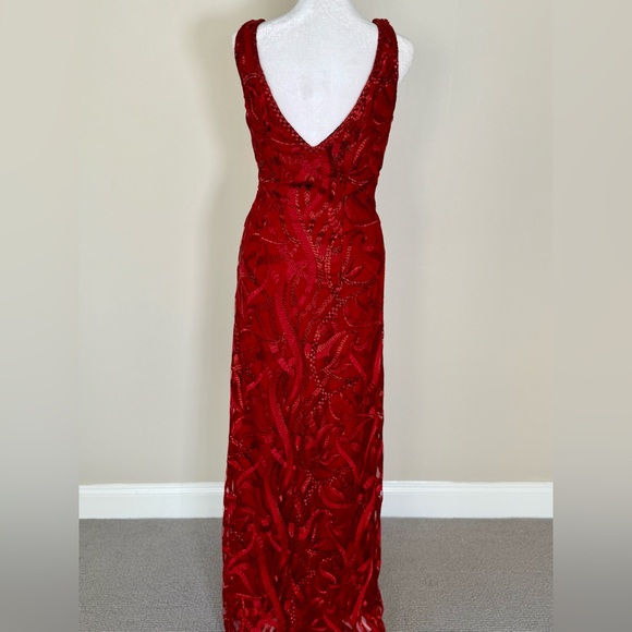 VTG ~ Peggy Jennings Couture ~ Elegant Burgundy Embroidered with Tulle Gown. - Picture 4 of 9